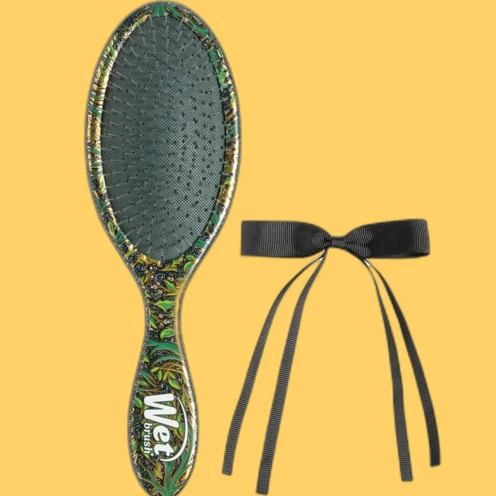 WICKED The Wet Brush WICKEDLY BRAVE And Bow Clip ELPHABA NEW